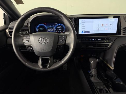 Used 2025 Toyota Camry XSE FWD image 13