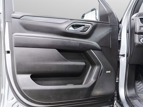 Used 2023 GMC Yukon SLT w/ SLT Luxury Package image 24