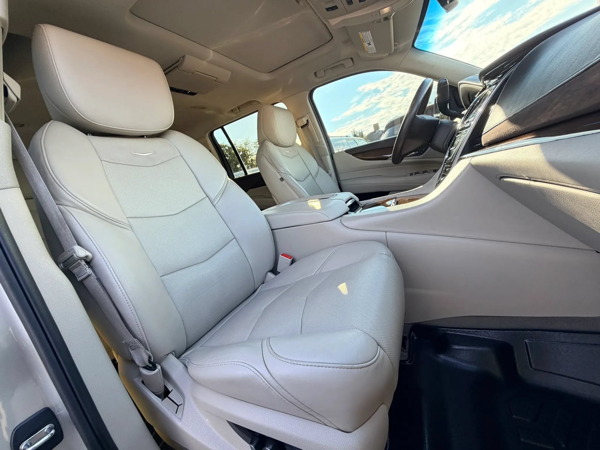 Used 2017 Cadillac Escalade ESV Premium Luxury AWD/4WD image 30
