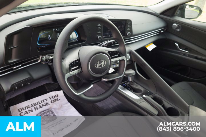Used 2026 Hyundai Elantra SE FWD image 12