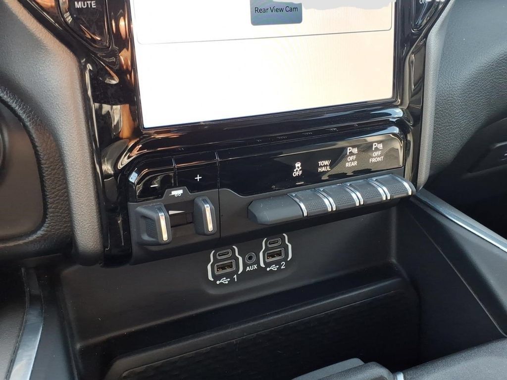 Used 2023 RAM 1500 Laramie AWD/4WD image 12