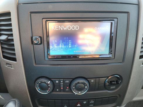 Used 2011 Mercedes-Benz Sprinter 2500 image 9