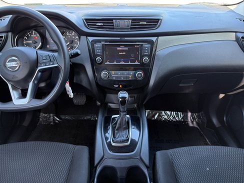 Used 2019 Nissan Rogue Sport S image 11