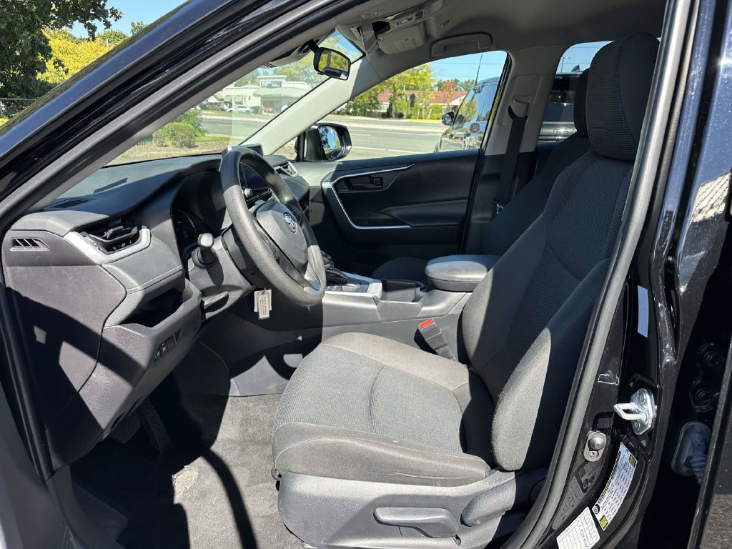 Used 2025 Toyota RAV4 LE AWD/4WD image 14