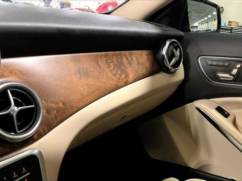 Used 2018 Mercedes-Benz GLA 250 image 24