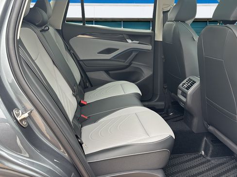 New 2026 Volkswagen Tiguan SE AWD/4WD image 13
