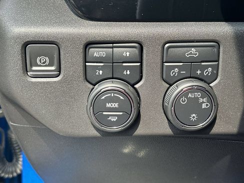 Used 2024 Chevrolet Silverado 1500 LT AWD/4WD image 28