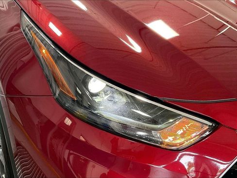 Used 2022 Toyota Highlander XLE AWD/4WD image 33