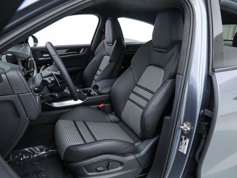 Used 2026 Porsche Cayenne GTS image 27