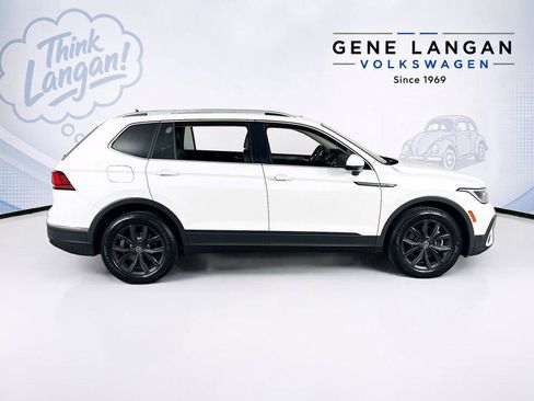 Certified 2024 Volkswagen Tiguan SE w/ Panoramic Sunroof Package AWD/4WD image 4