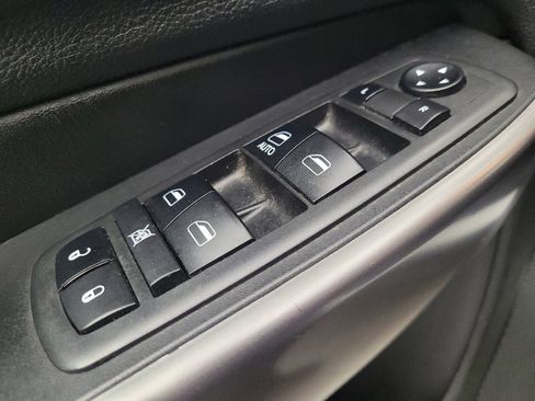 Used 2019 Jeep Cherokee Latitude w/ Popular Appearance Group AWD/4WD image 27