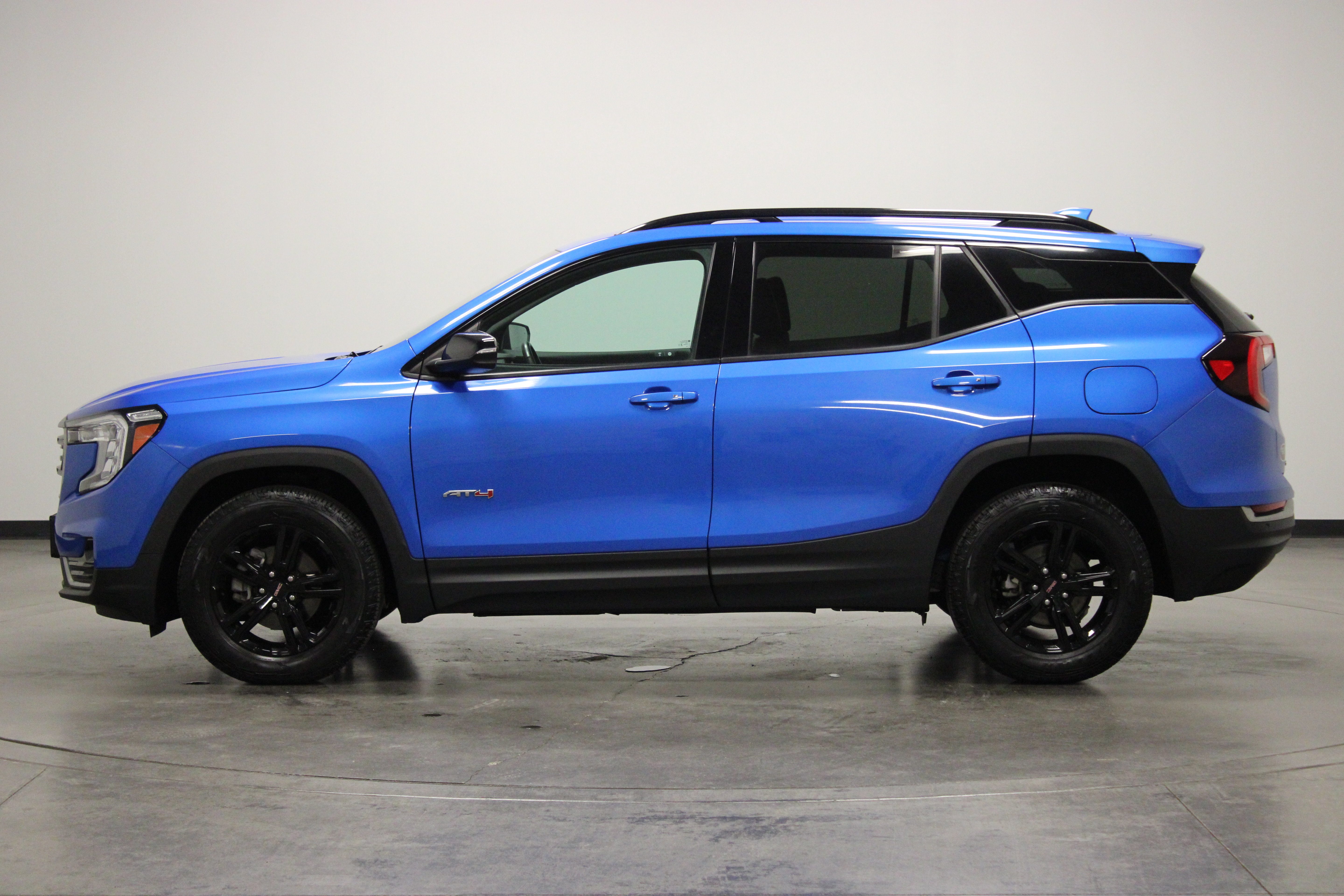 Used 2024 GMC Terrain AT4 AWD/4WD image 5