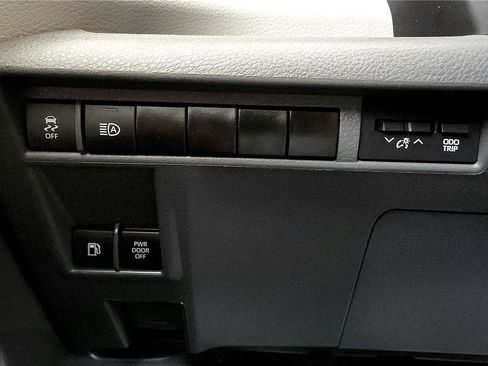 Certified 2024 Toyota Sienna LE image 36