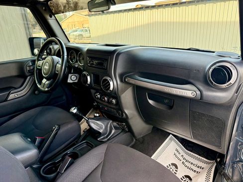 Used 2017 Jeep Wrangler Sport AWD/4WD image 16