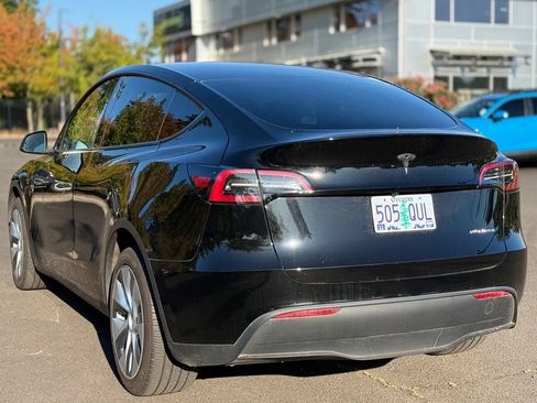 Used 2023 Tesla Model Y Long Range AWD/4WD image 3