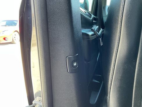 Used 2016 Dodge Grand Caravan SXT image 37