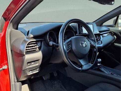 Used 2018 Toyota C-HR XLE FWD image 11