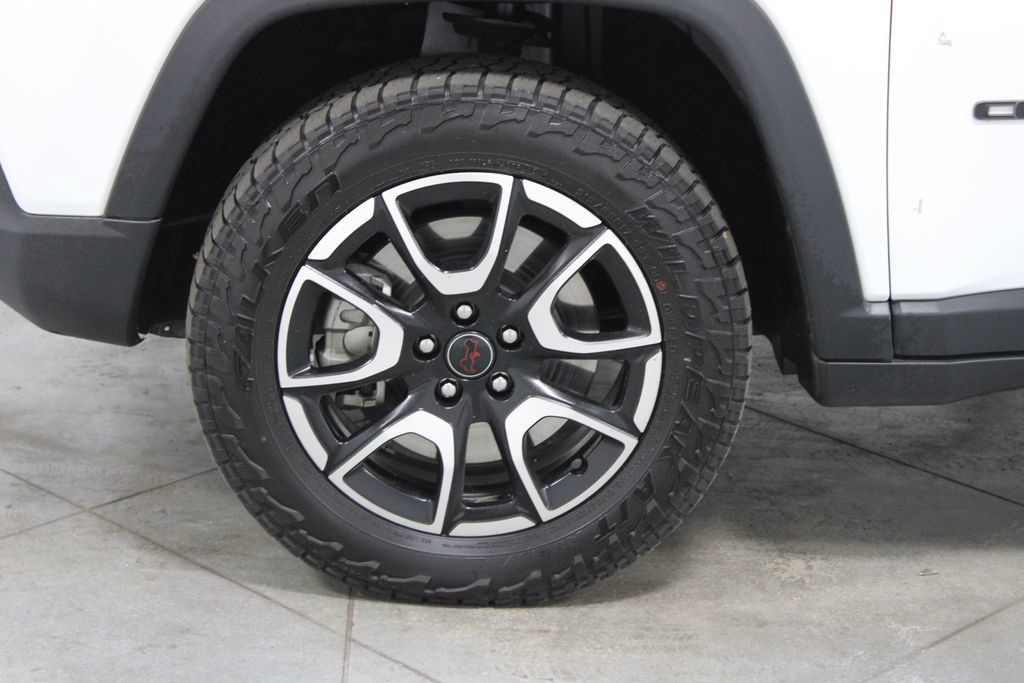 Used 2025 Jeep Compass Trailhawk AWD/4WD image 17
