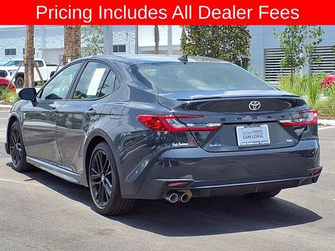 Used 2025 Toyota Camry SE w/ Convenience Package FWD image 5