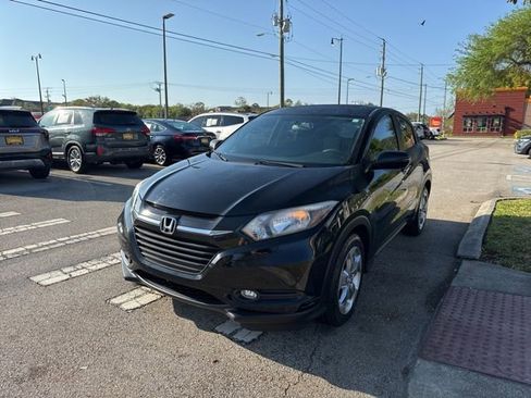 Used 2017 Honda HR-V EX image 4