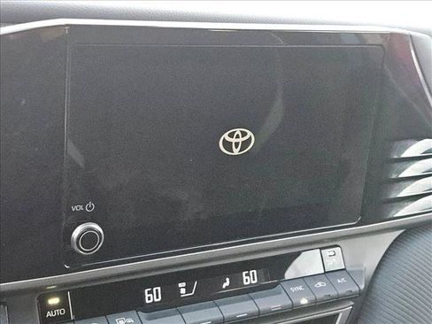 Used 2025 Toyota Camry SE w/ Convenience Package FWD image 14