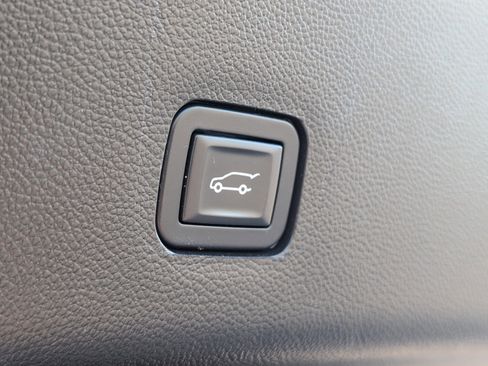 Used 2020 Chevrolet Traverse Premier w/ LPO, Blackout Package image 6