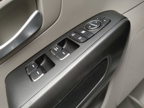 Used 2019 Kia Sedona EX FWD image 27
