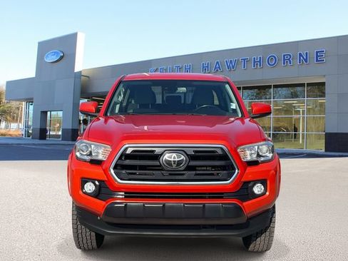 Used 2018 Toyota Tacoma SR5 AWD/4WD image 2