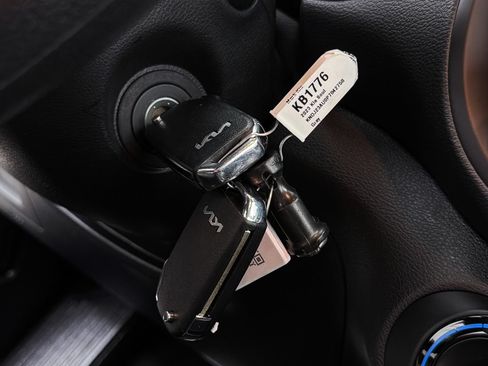 Used 2023 Kia Soul LX w/ LX Technology Package FWD image 23