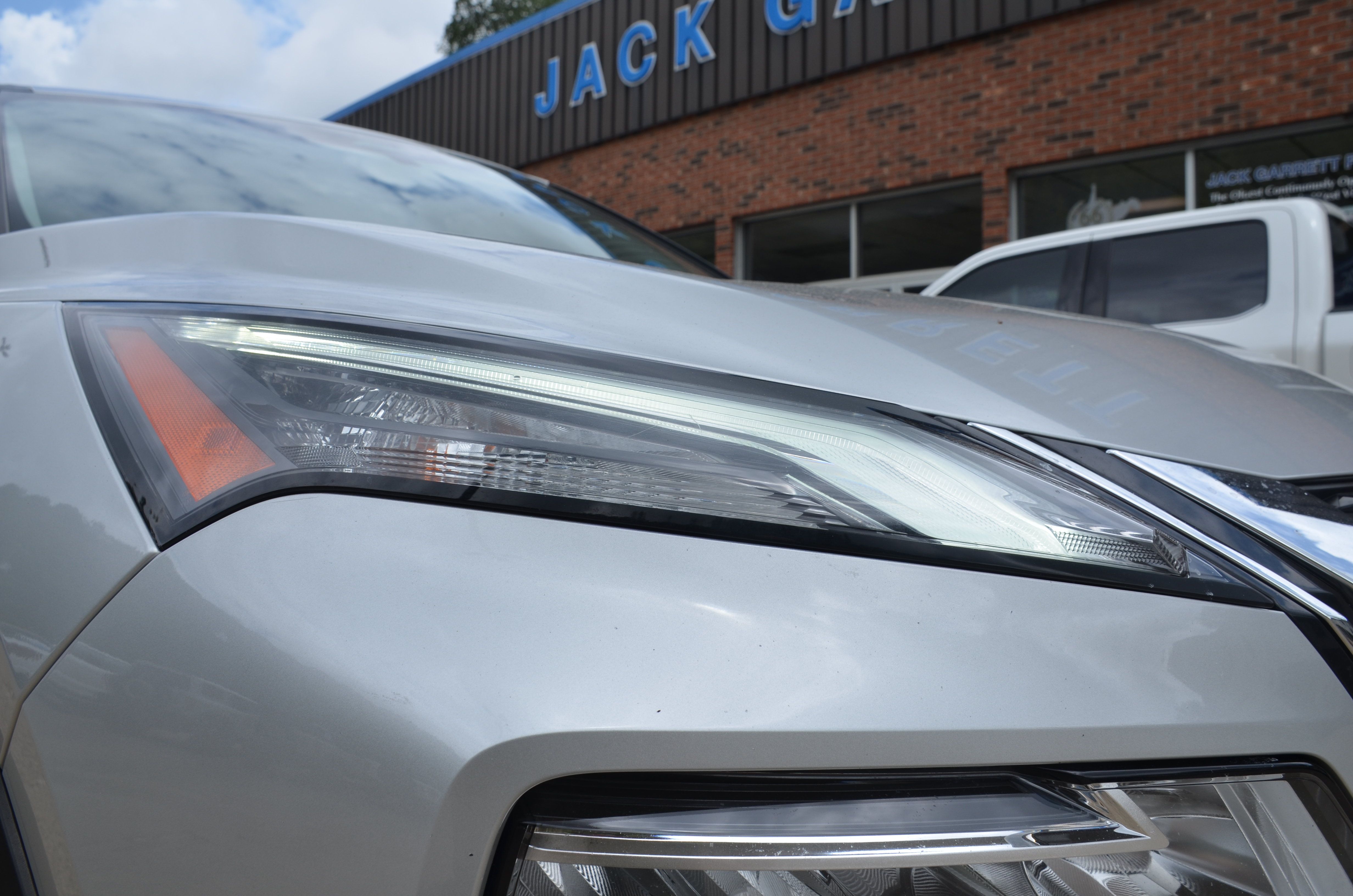 Used 2023 Nissan Rogue SV AWD/4WD image 7