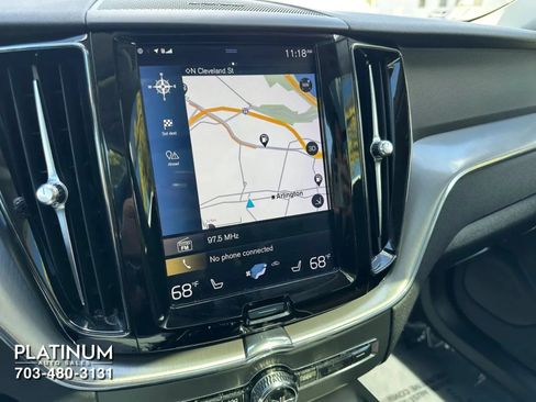 Used 2019 Volvo XC60 T5 Momentum w/ Multimedia Package AWD/4WD image 9