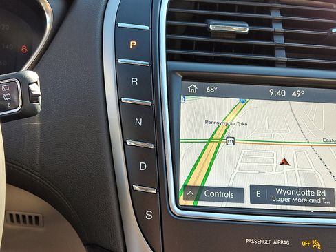 Used 2020 Lincoln Nautilus Reserve image 15