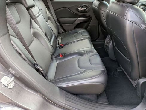 Used 2019 Jeep Cherokee Limited image 28