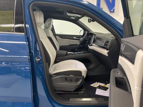 New 2025 Volkswagen Atlas Cross Sport SEL Premium R-Line image 28