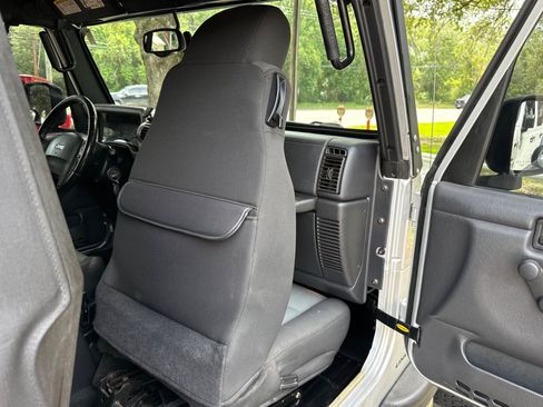 Used 2005 Jeep Wrangler Unlimited AWD/4WD image 36