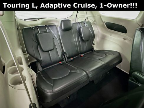 Used 2024 Chrysler Pacifica Touring-L image 27