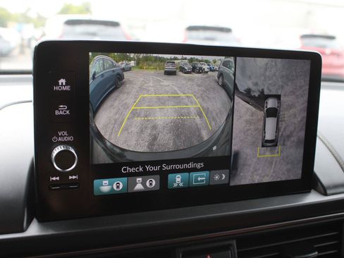 Used 2025 Honda Pilot TrailSport image 14