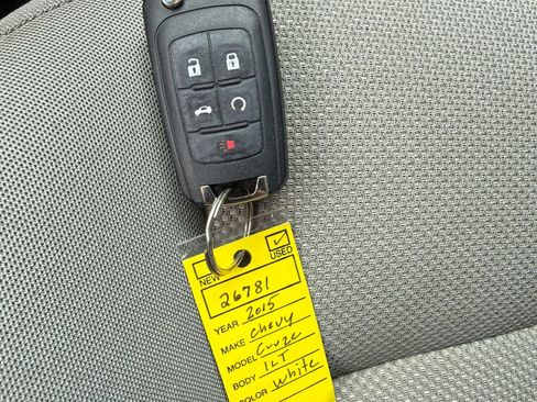 Used 2015 Chevrolet Cruze LT FWD image 23