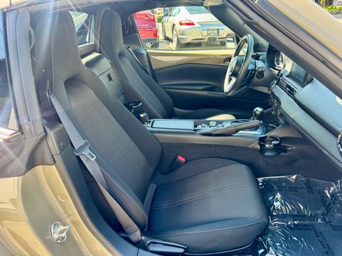 Used 2023 MAZDA MX-5 Miata Club RWD image 33