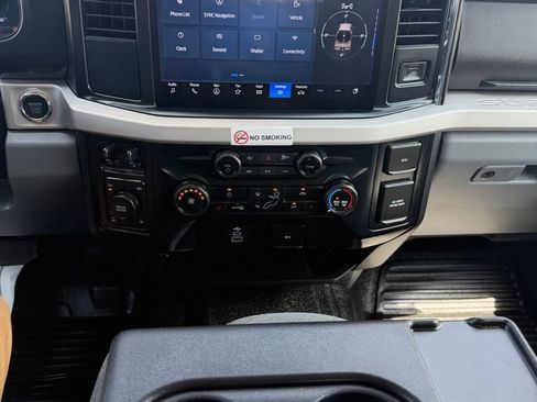 Used 2025 Ford F250 XLT w/ Black Appearance Package AWD/4WD image 16