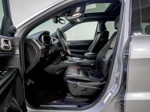 Used 2017 Jeep Grand Cherokee Limited w/ Luxury Group II image 19