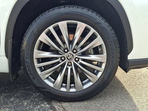 Used 2022 Toyota Highlander Platinum AWD/4WD image 9
