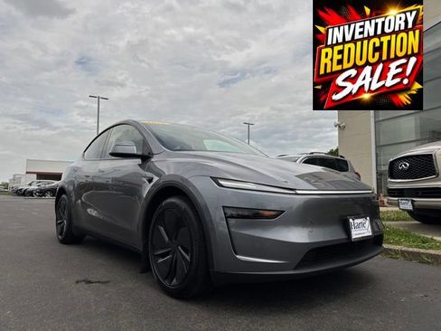 Used 2026 Tesla Model Y AWD image 3