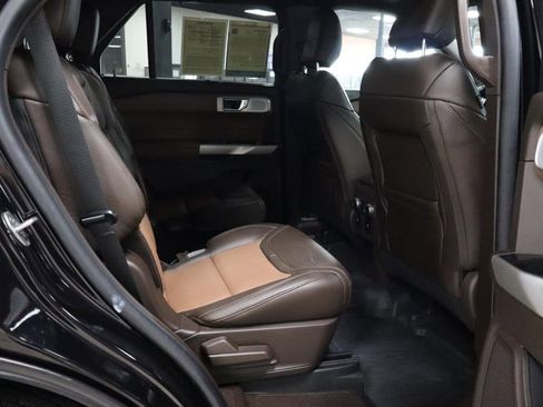 Used 2021 Ford Explorer King Ranch w/ Premium Technology Package image 29
