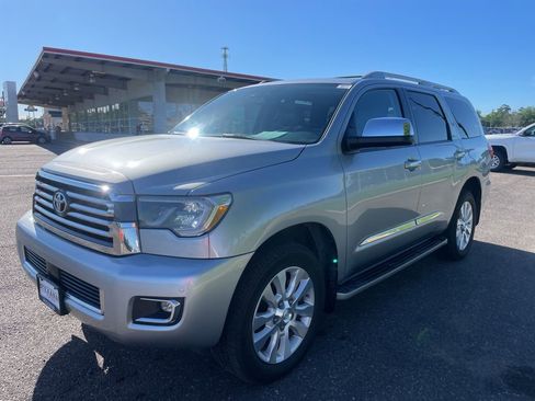 Used 2020 Toyota Sequoia Platinum image 4