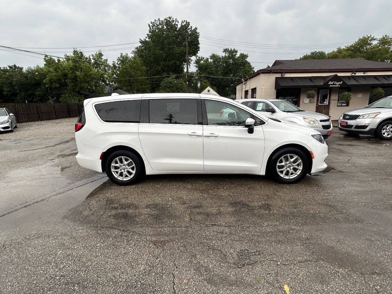 Used 2017 Chrysler Pacifica LX FWD image 14
