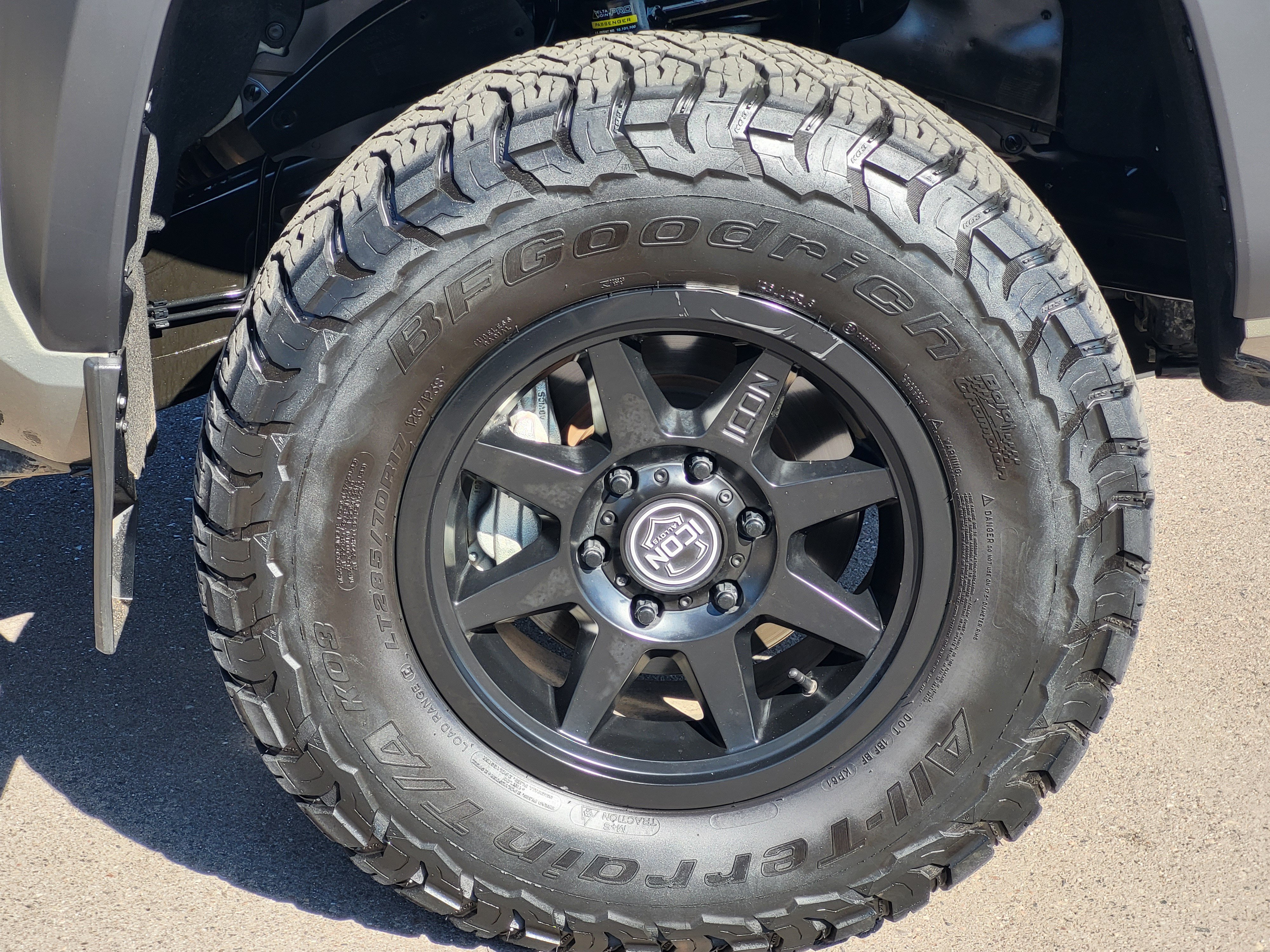 Used 2024 Toyota Tacoma TRD Off-Road w/ TRD Off Road Premium Package AWD/4WD image 8