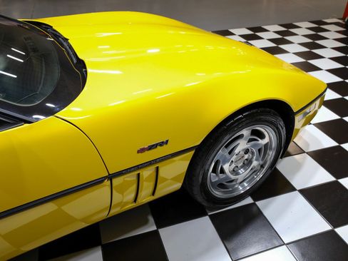 Used 1990 Chevrolet Corvette ZR-1 RWD image 15