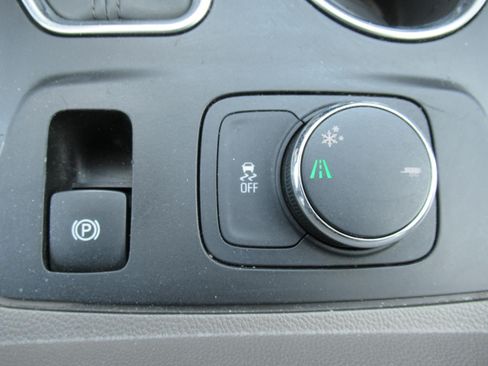 Used 2018 Chevrolet Traverse LT FWD image 26