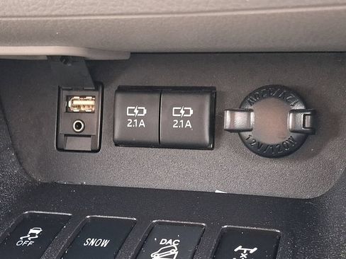 Used 2017 Toyota Highlander Plus AWD/4WD image 27